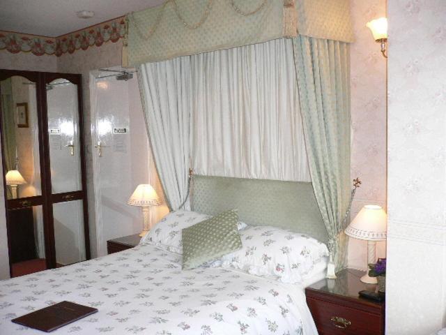 Moonraker House Hotel Стратфорд на Ейвън Стая снимка