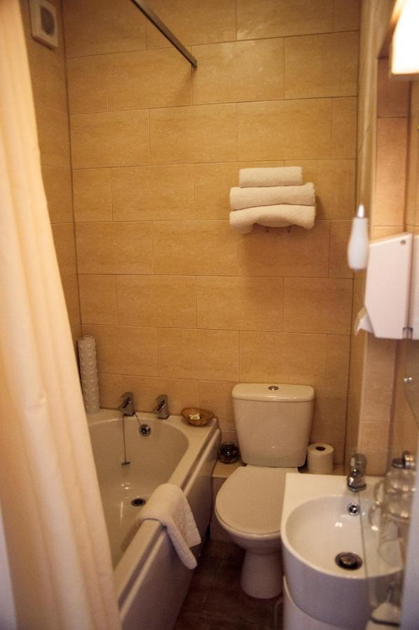 Moonraker House Hotel Стратфорд на Ейвън Екстериор снимка