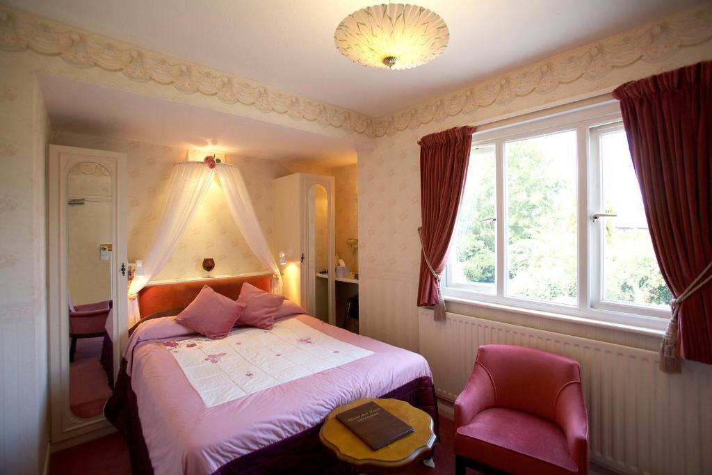 Moonraker House Hotel Стратфорд на Ейвън Стая снимка